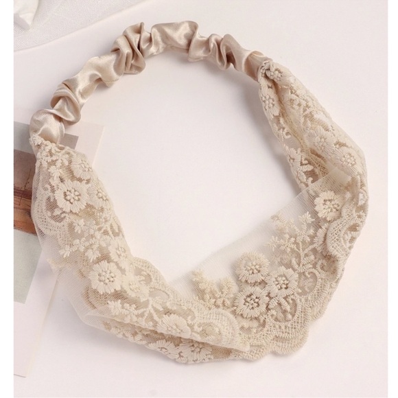 🔥 CLEARANCE 🔥 Boho Cream Floral Embroidered Stretchy Headband - Picture 5 of 6